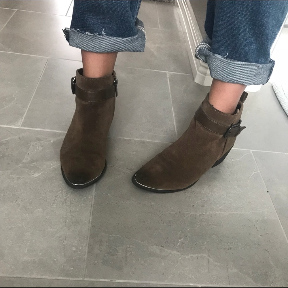 Size 5 Sam Edelman pointed toe booties